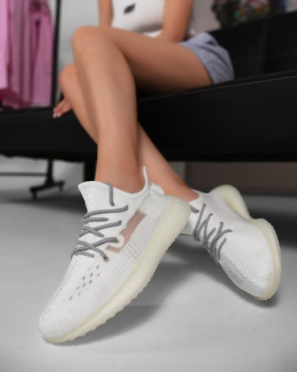 Женские кроссовки boost белые ВТ1004