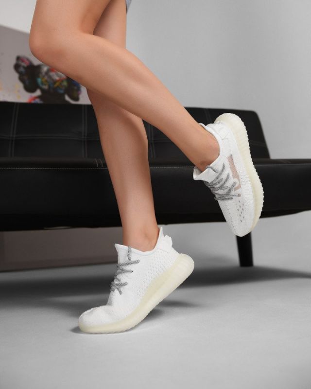Женские кроссовки boost белые ВТ1004