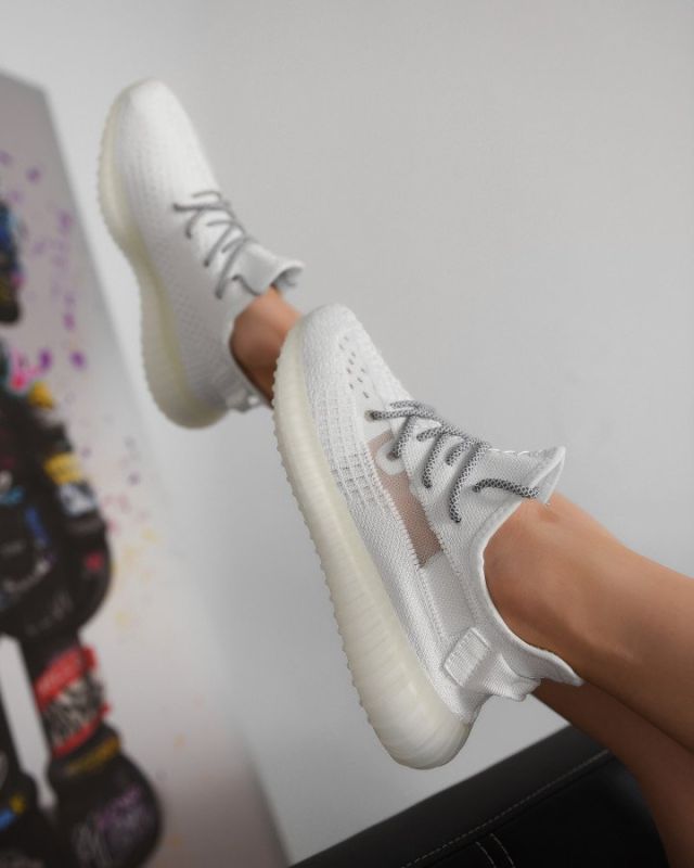 Женские кроссовки boost белые ВТ1004