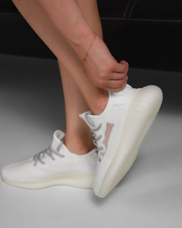 Женские кроссовки boost белые ВТ1004