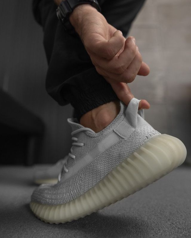Мужские кроссовки yzy grey/whiite РА5047