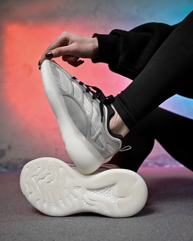 Женские кроссовки white black ОР6374