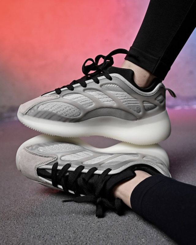 Женские кроссовки white black ОР6374
